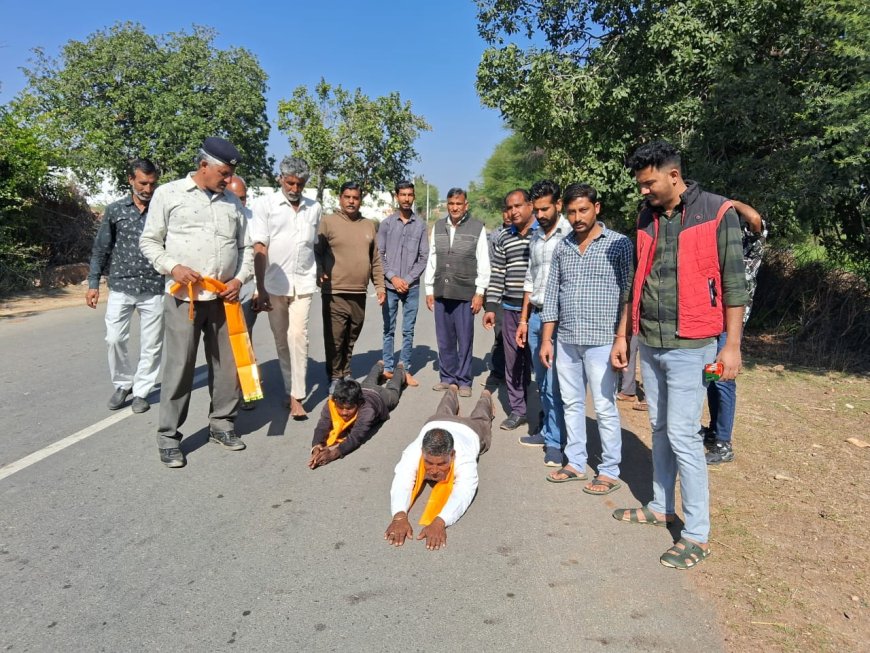 विधायक आक्या की जीत पर दण्डवत यात्रा निकाली गई