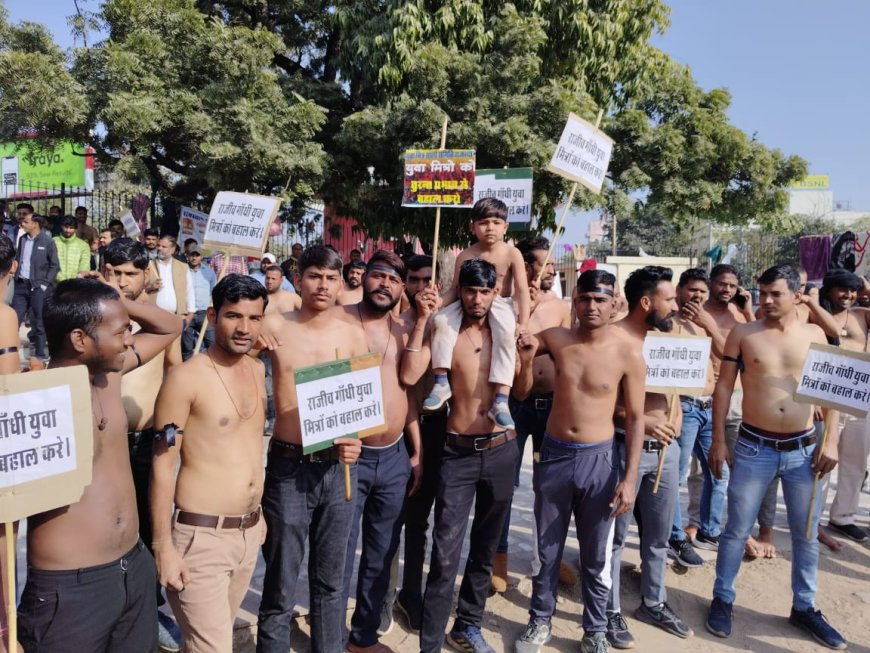 काली पट्टी बांध अर्द्धनग्न धरना-प्रदर्शन जारी