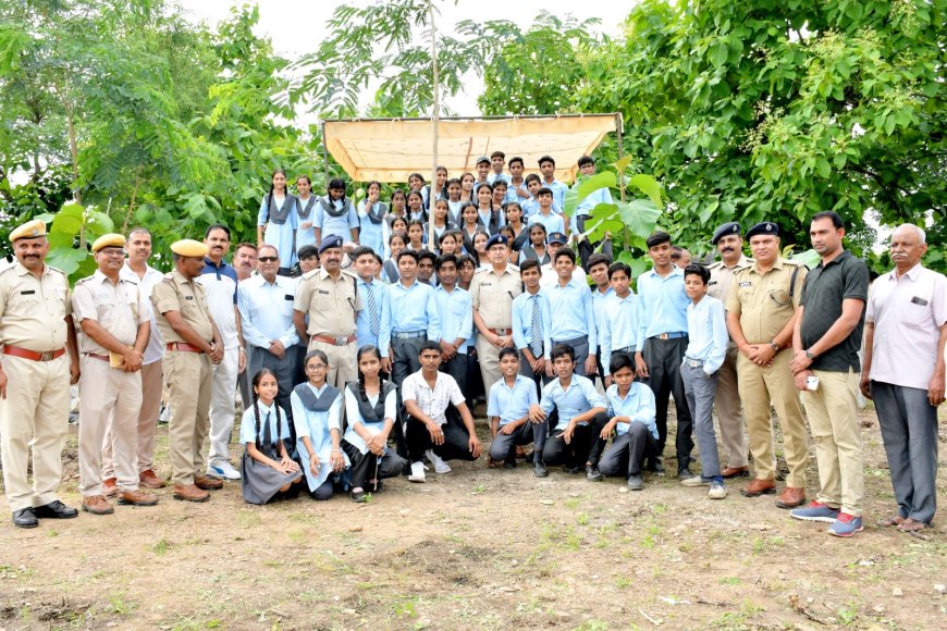 पेड़ो को लगाकर ही प्रकृति की रक्षा व पर्यावरण का कायाकल्प हो सकता हैं.